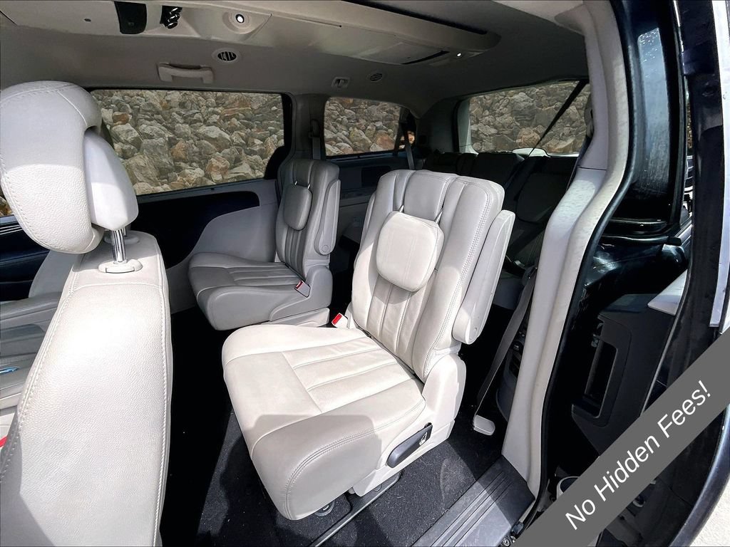 Used 2014 Chrysler Town & Country Touring-L w/ Driver Convenience Group FWD image 22
