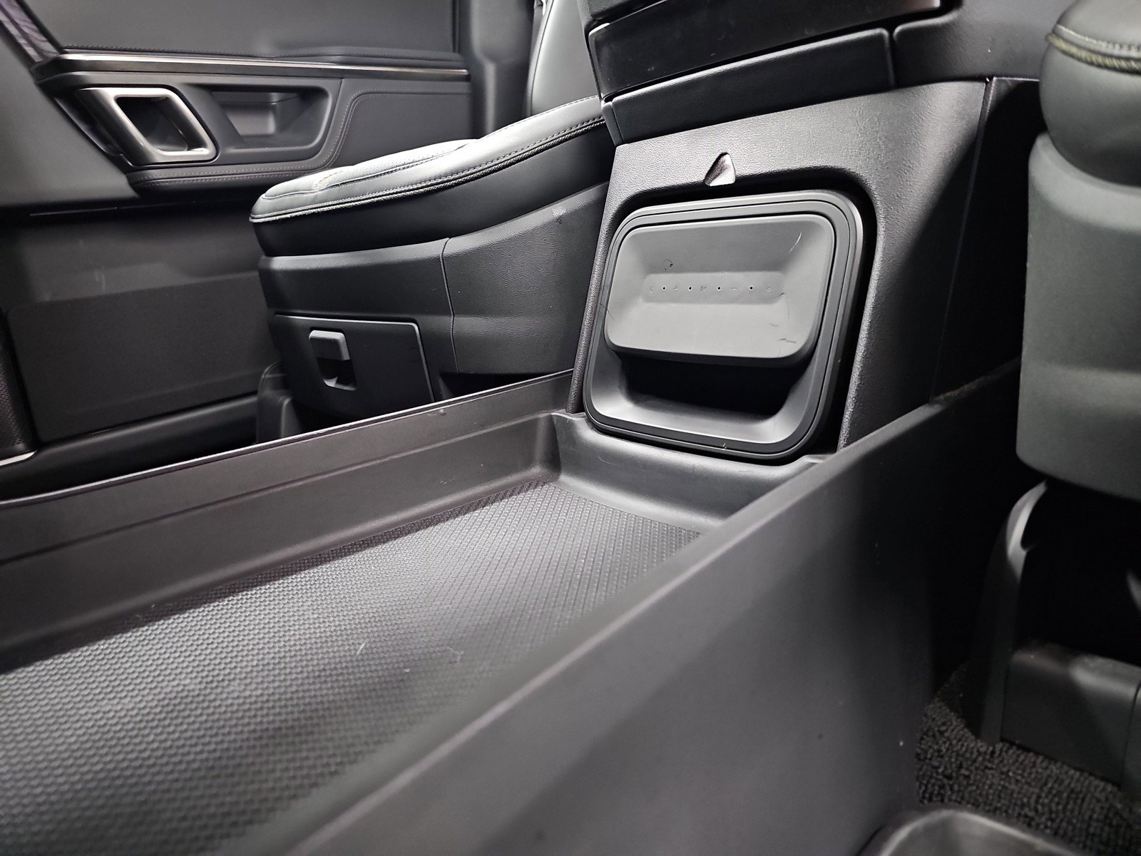 Used 2022 Rivian R1T Adventure AWD/4WD image 31