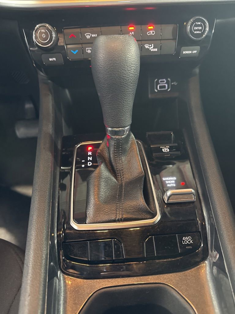 Used 2023 Jeep Compass Sport image 39