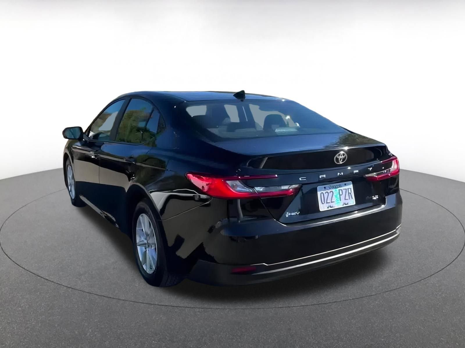 Used 2025 Toyota Camry LE image 11