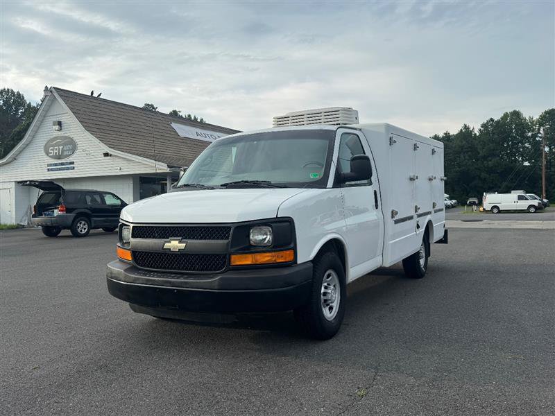 Used 2014 Chevrolet Express 3500 RWD image 2