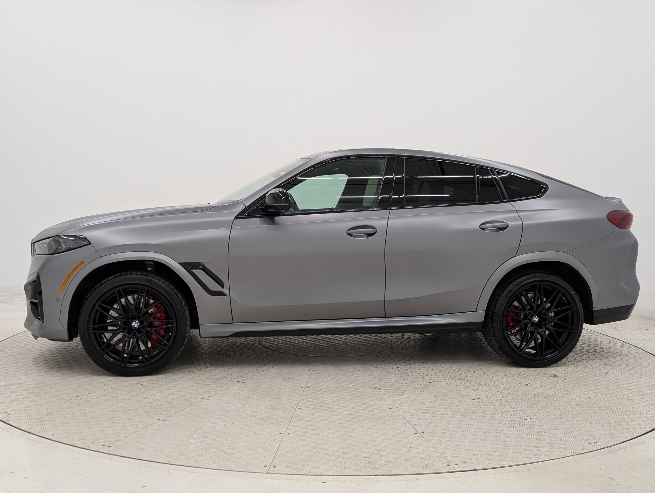 Certified 2024 BMW X6 M Competition w/ Executive Package image 2