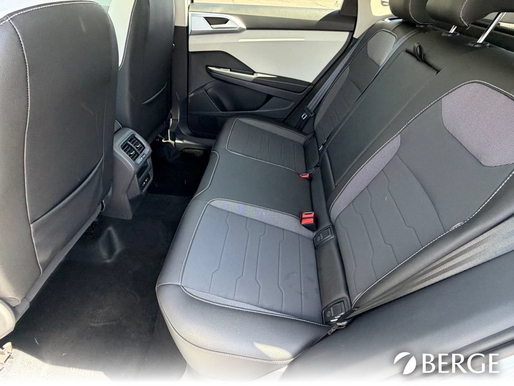 New 2026 Volkswagen Taos SE FWD image 15