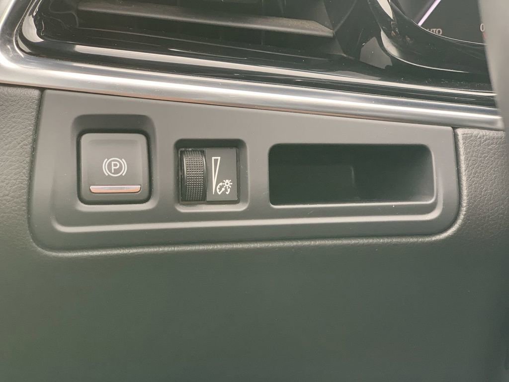 Used 2025 Cadillac XT6 Premium Luxury image 15