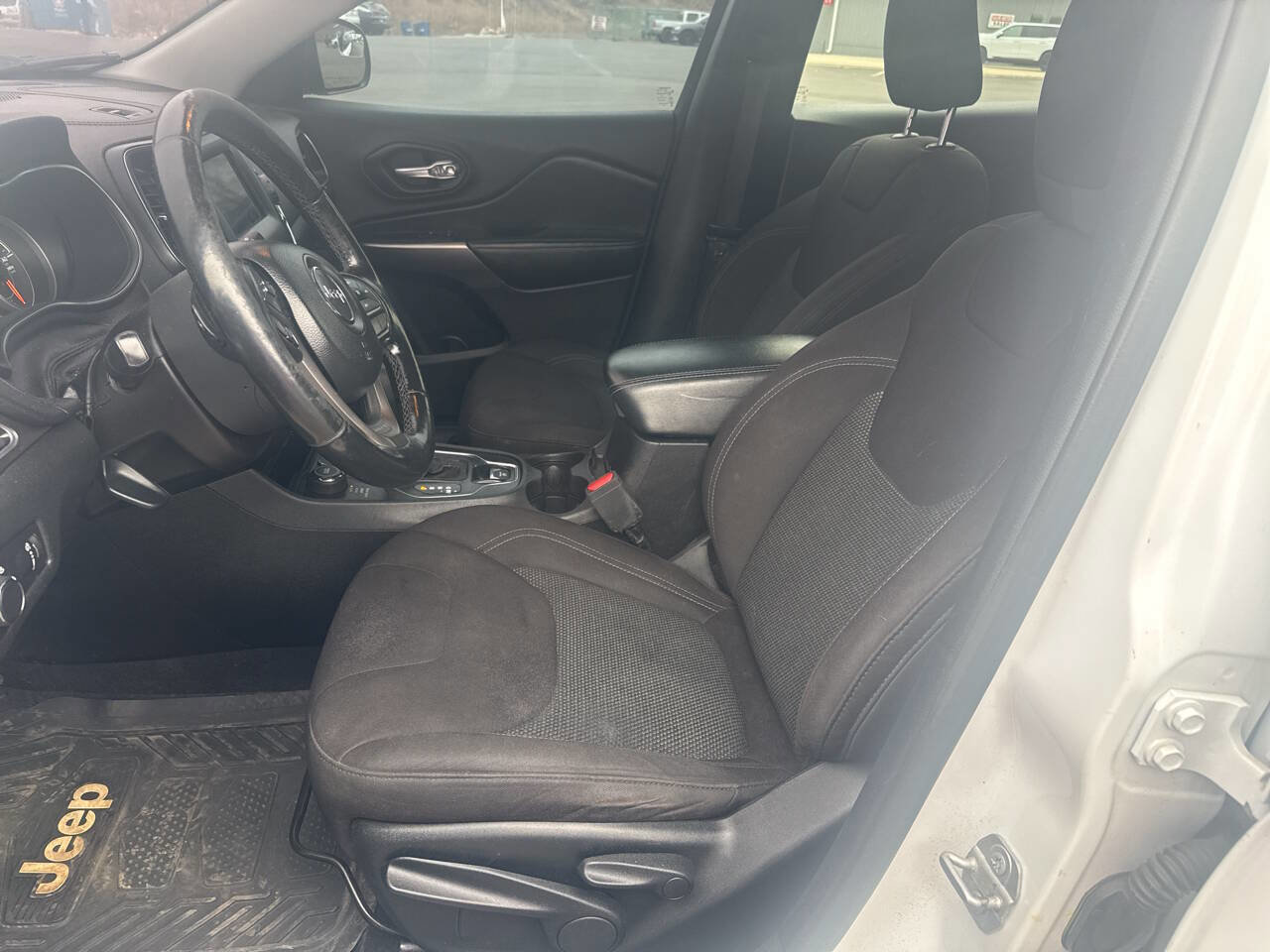 Used 2020 Jeep Cherokee Latitude w/ Cold Weather Group image 12