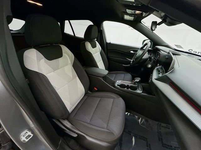 Used 2025 Chevrolet Trax RS w/ Driver Confidence Package image 27