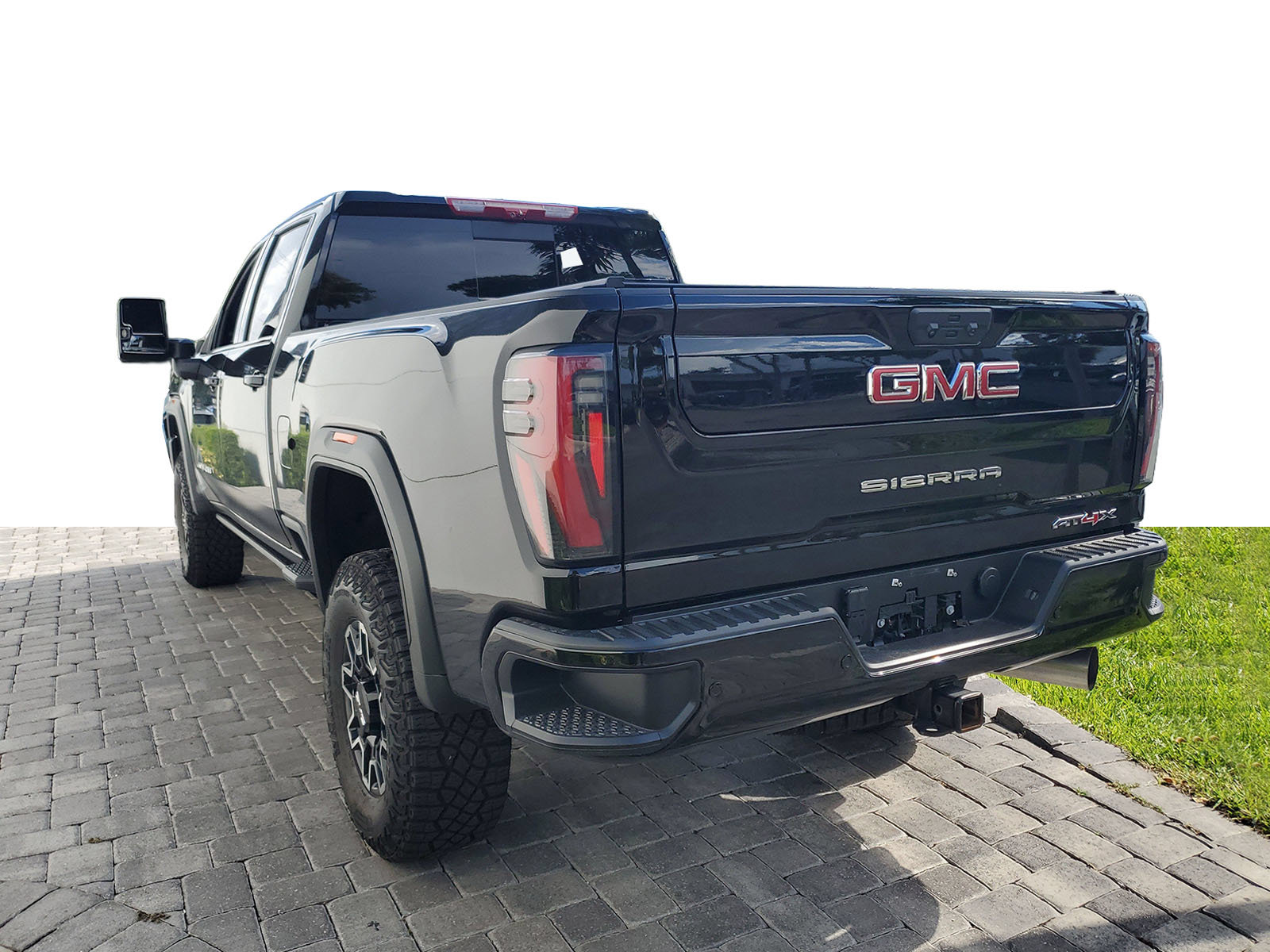 Used 2025 GMC Sierra 2500 AT4X AWD/4WD image 4