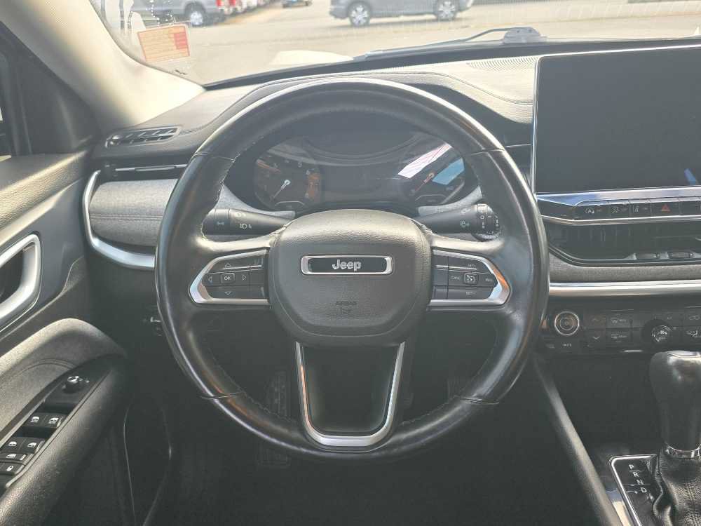 Used 2022 Jeep Compass Latitude AWD/4WD image 11