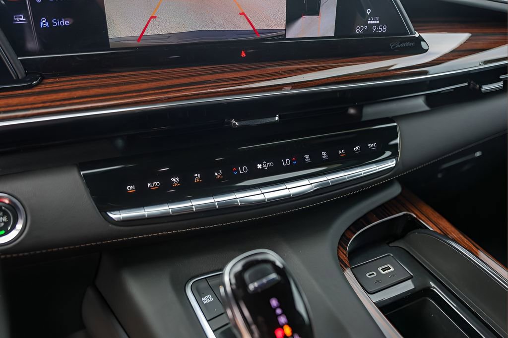 Certified 2022 Cadillac Escalade ESV Premium Luxury AWD/4WD image 18