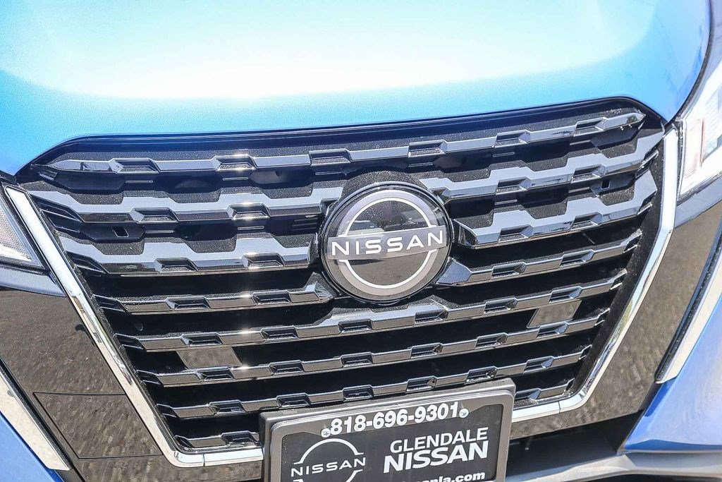 New 2025 Nissan Kicks Play S image 5