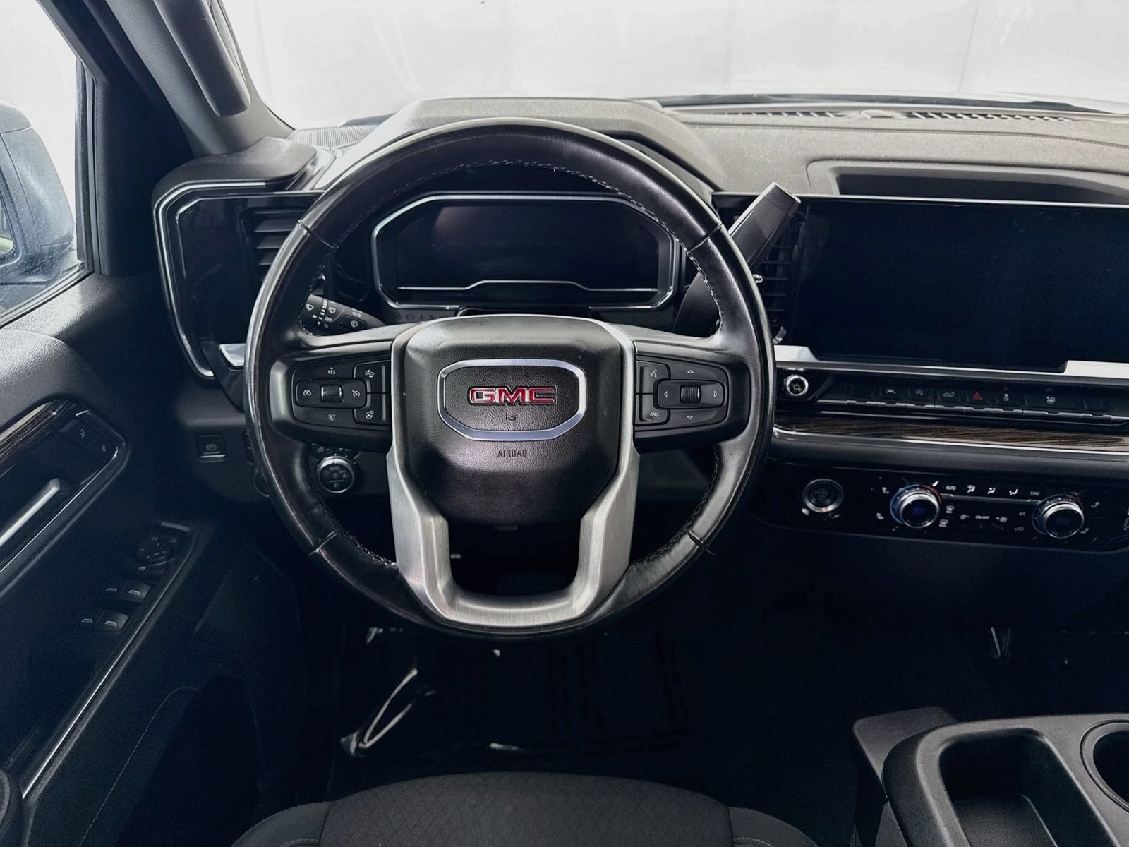 Used 2024 GMC Sierra 1500 Elevation w/ LPO, Elevation Black Package AWD/4WD image 21