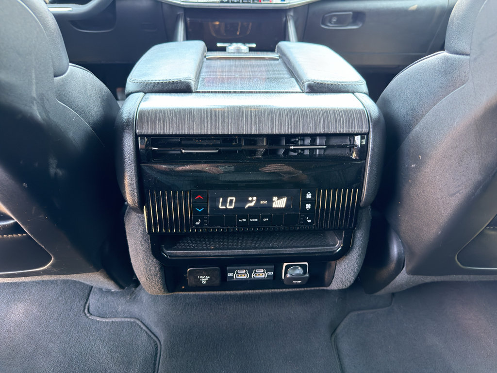 Used 2024 Jeep Wagoneer L Series II w/ Flexible Seating Group RWD image 18