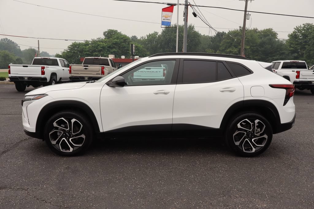 Used 2024 Chevrolet Trax RS w/ Sunroof Package FWD image 43