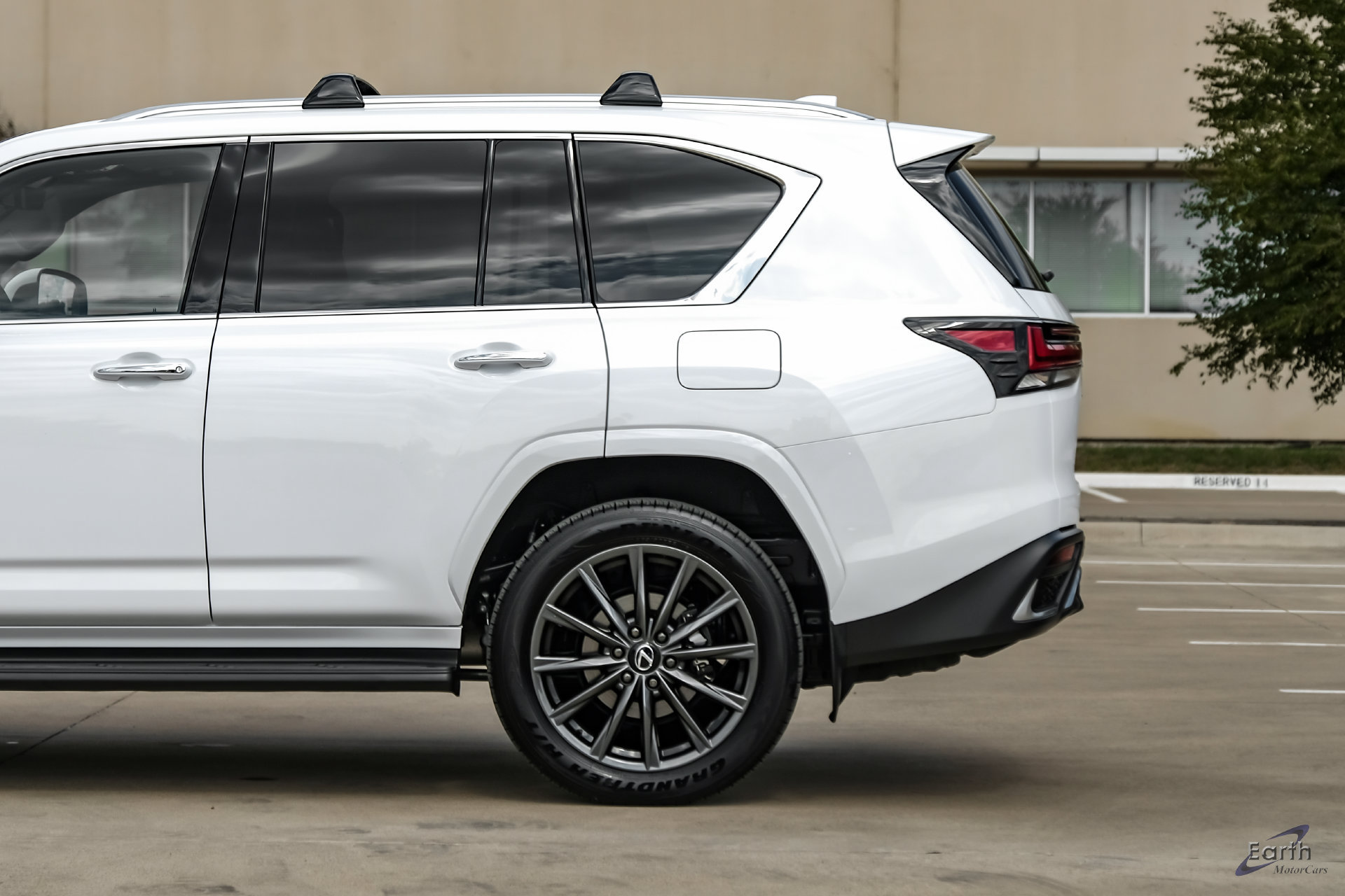 Used 2026 Lexus LX 600 F Sport w/ Accessory Package (Z1) AWD/4WD image 9