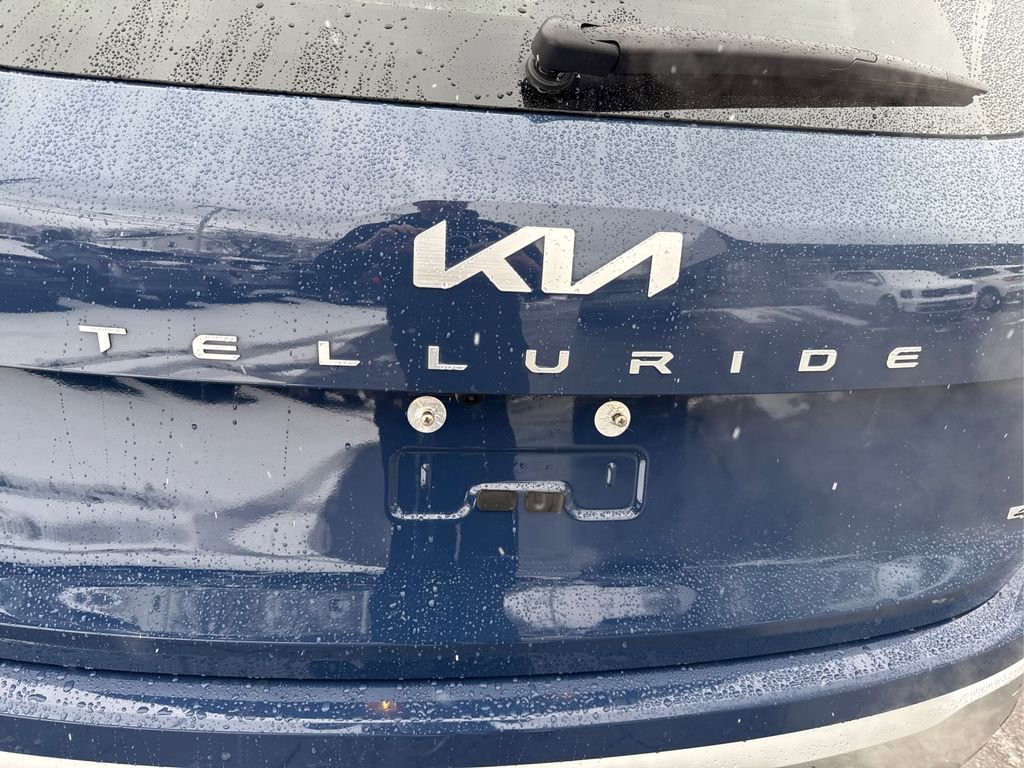 Used 2024 Kia Telluride SX Prestige w/ Towing Package image 16