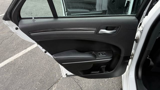 Used 2022 Chrysler 300 Touring L image 27