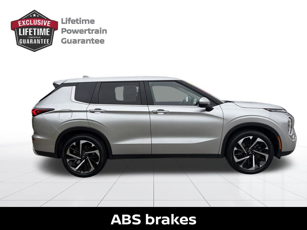 Used 2024 Mitsubishi Outlander SE FWD image 9