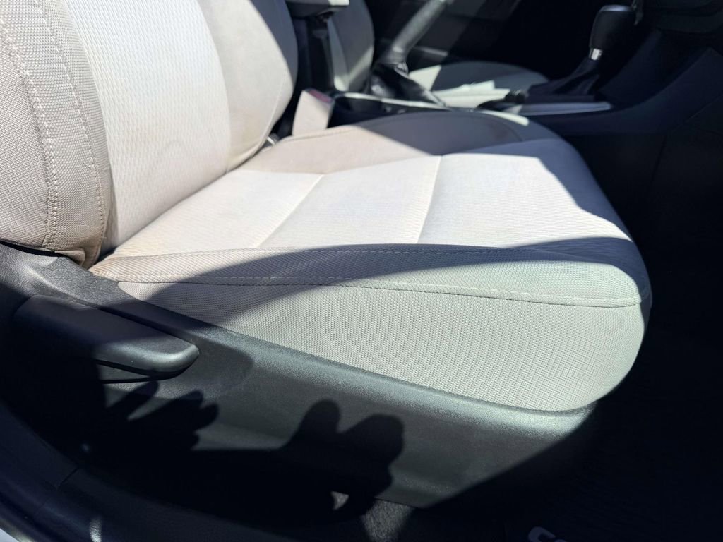 Used 2016 Toyota Corolla LE image 12