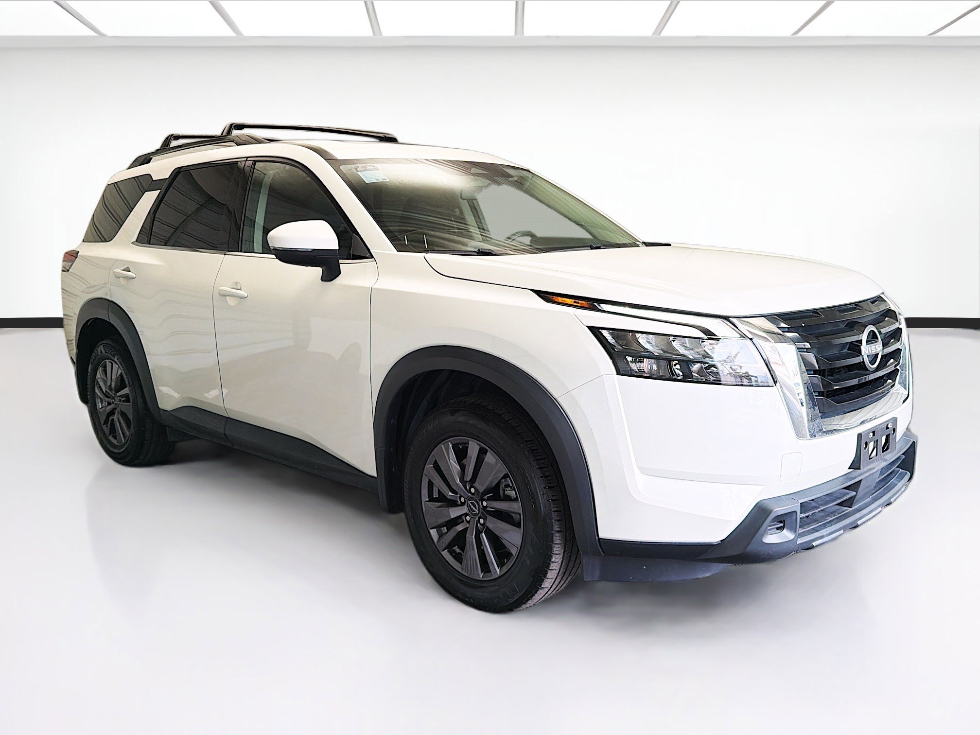 Used 2023 Nissan Pathfinder SV w/ SV Premium Package FWD image 3