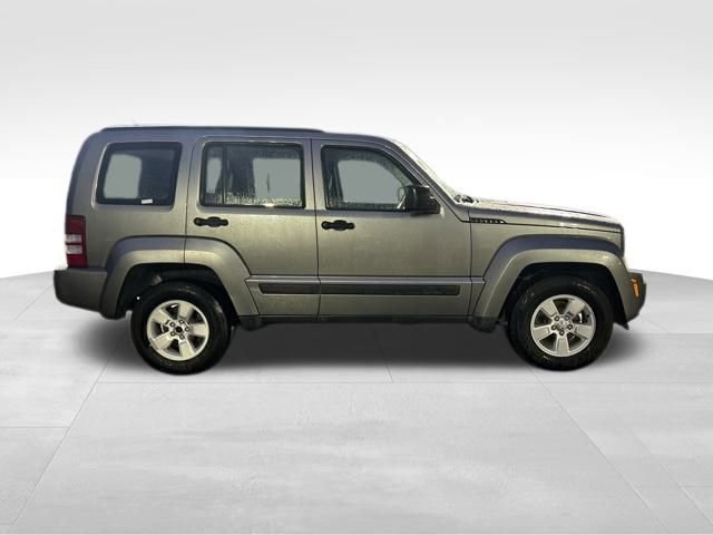 Used 2012 Jeep Liberty Sport image 9