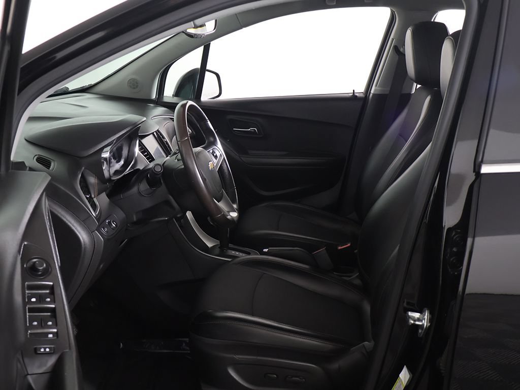 Used 2020 Chevrolet Trax LT w/ LT Convenience Package FWD image 21