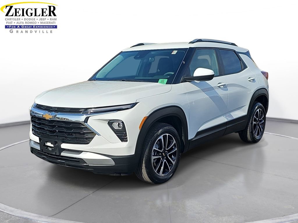 Used 2025 Chevrolet TrailBlazer LT AWD/4WD image 1