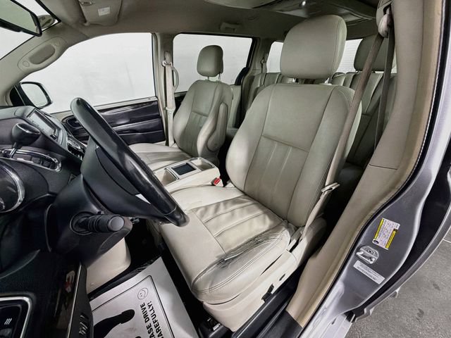 Used 2013 Chrysler Town & Country Touring FWD image 19