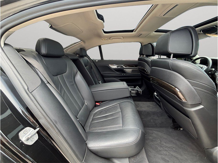 Used 2021 BMW 740i xDrive AWD/4WD image 45