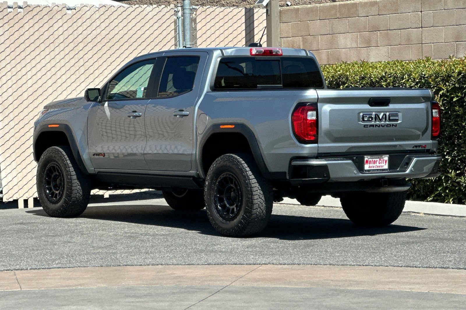 Used 2024 GMC Canyon AT4 w/ LPO, Off Road Lift Package AWD/4WD image 6