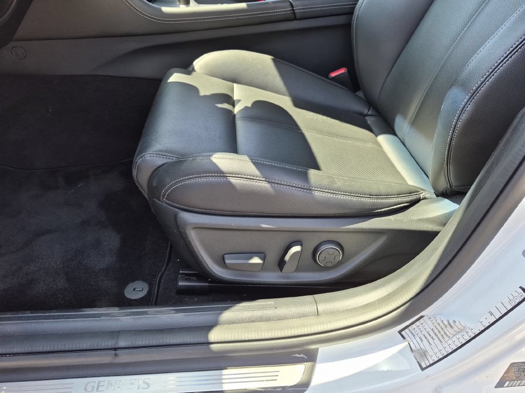 Used 2025 Genesis G70 2.5T RWD image 14