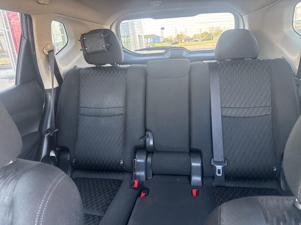 Used 2017 Nissan Rogue SV w/ SV Premium Package image 12
