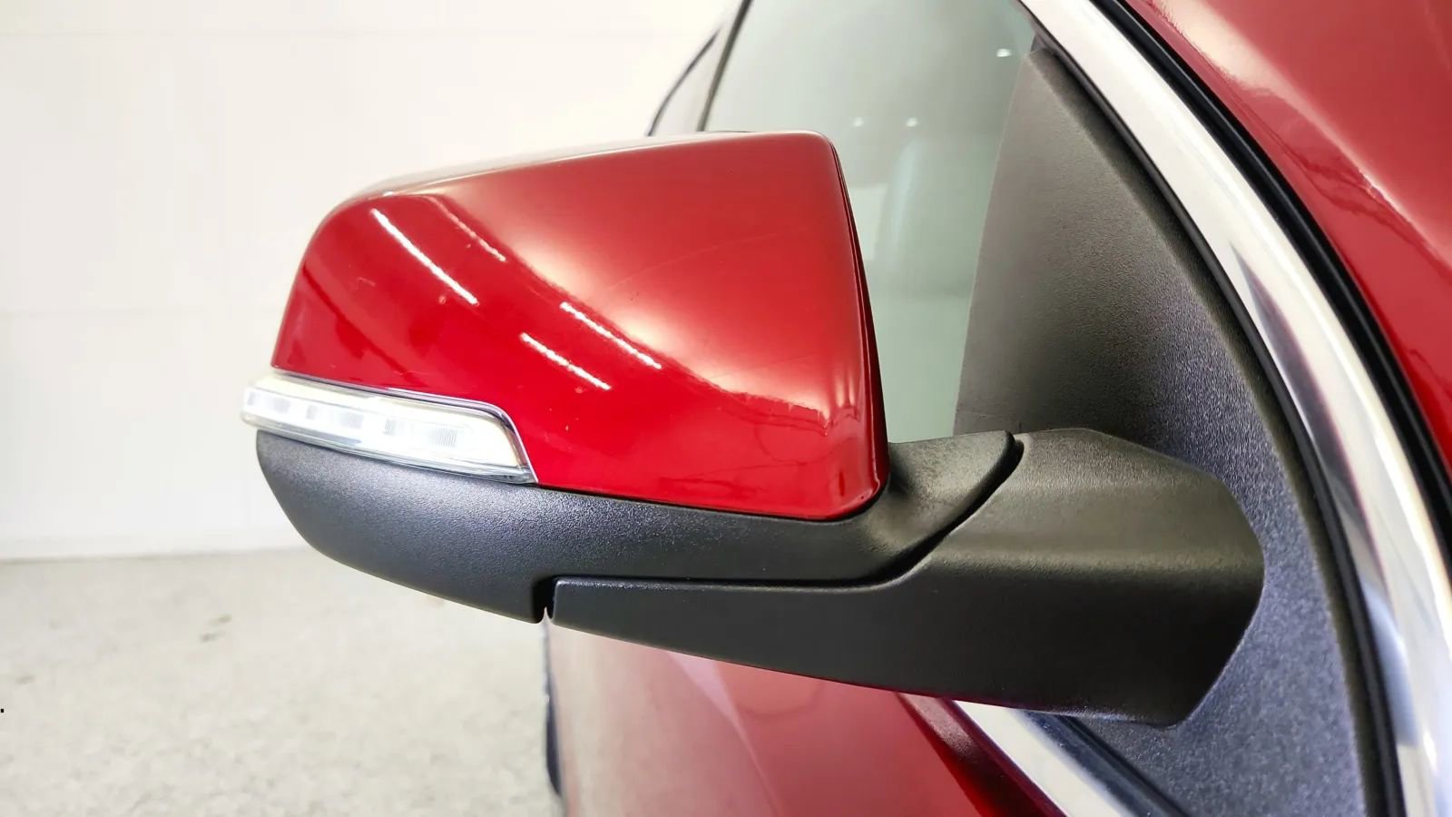 Used 2023 GMC Acadia SLT image 18