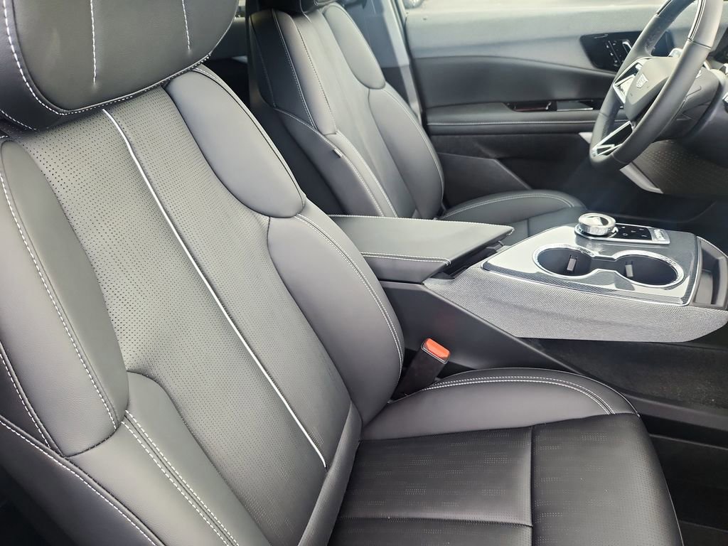 New 2026 Cadillac Optiq Luxury 2 image 9