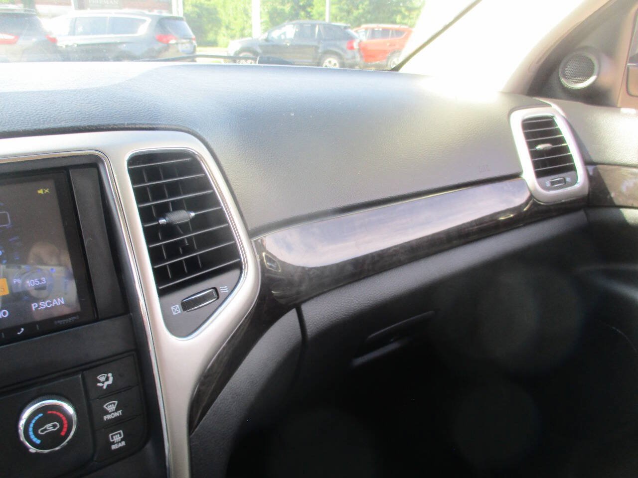 Used 2012 Jeep Grand Cherokee Laredo AWD/4WD image 29