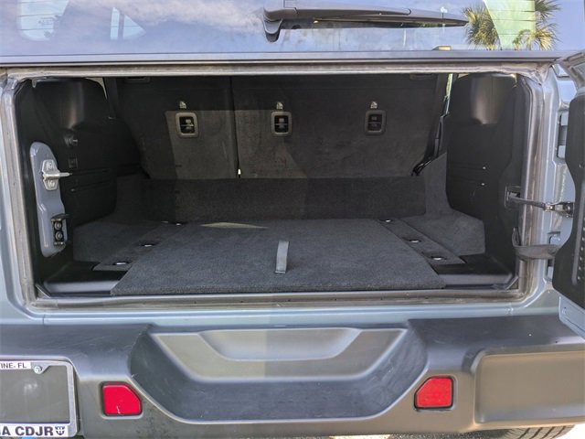 Used 2024 Jeep Wrangler Unlimited Sahara image 12