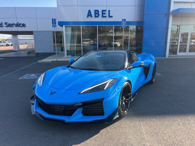 Used 2025 Chevrolet Corvette Z06 RWD image 2