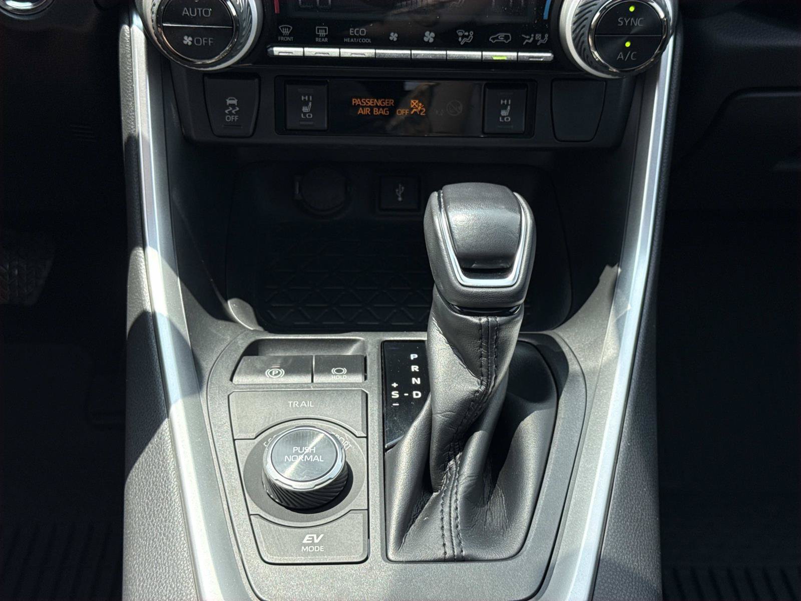 Used 2022 Toyota RAV4 XSE AWD/4WD image 13