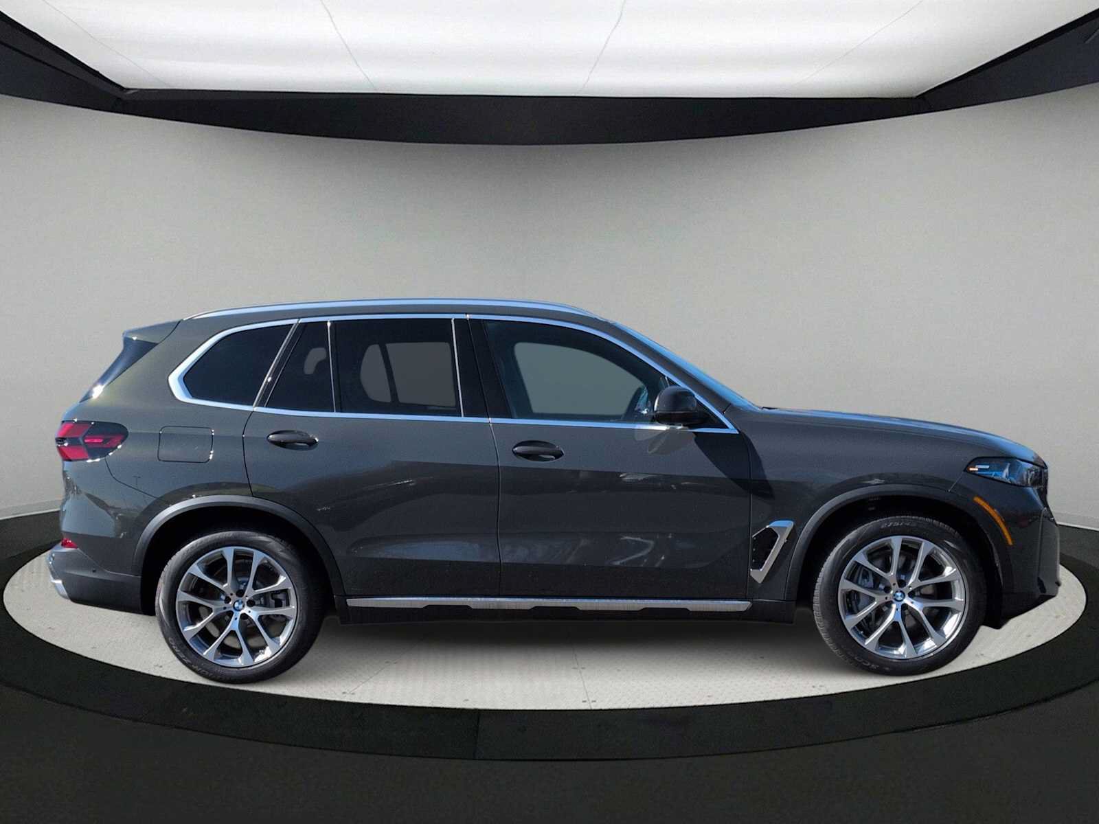 Used 2026 BMW X5 xDrive50e AWD/4WD image 9