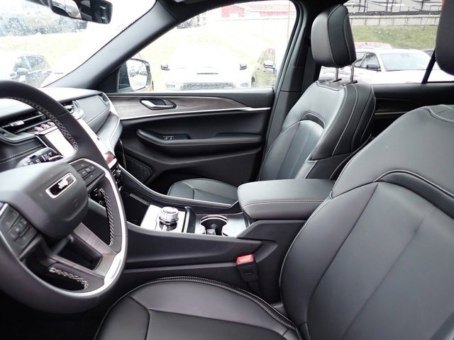 New 2025 Jeep Grand Cherokee Limited w/ MOPAR Finishing Package image 12