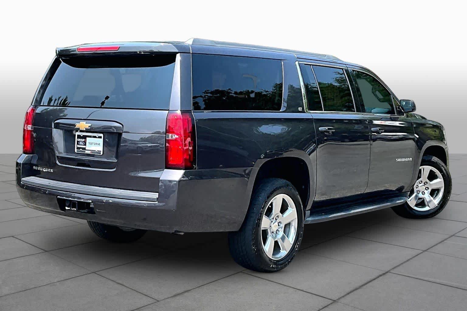 Used 2017 Chevrolet Suburban LT RWD image 13