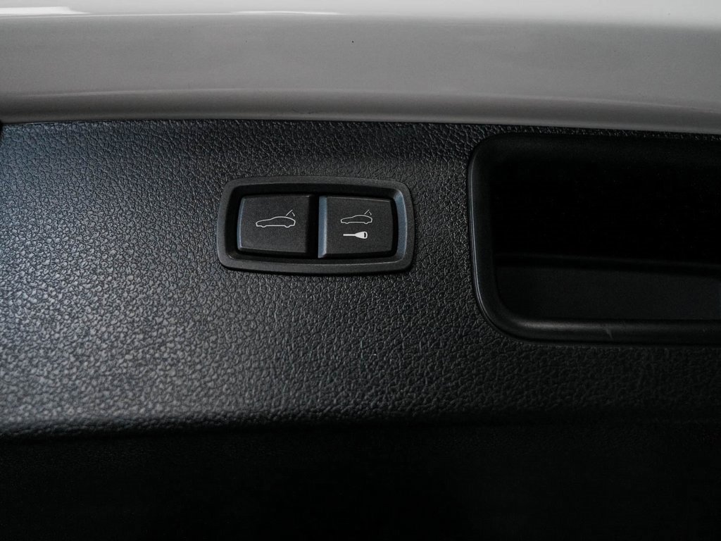 Used 2023 Porsche Macan image 44