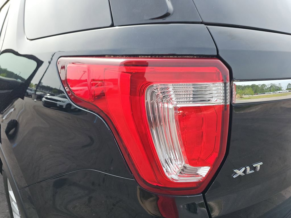 Used 2019 Ford Explorer XLT w/ Equipment Group 202A AWD/4WD image 38