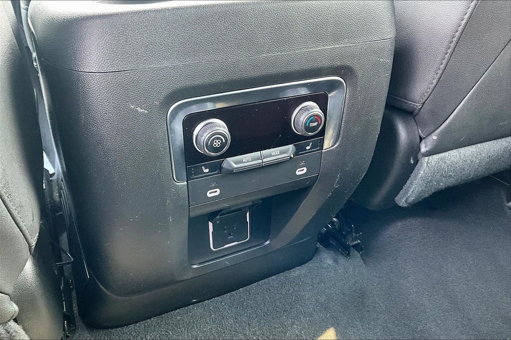 Used 2023 Chevrolet Suburban Premier AWD/4WD image 10