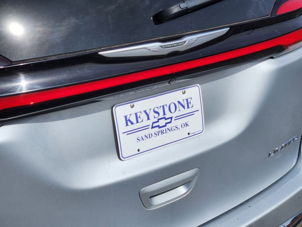 Used 2023 Chrysler Pacifica Limited image 11