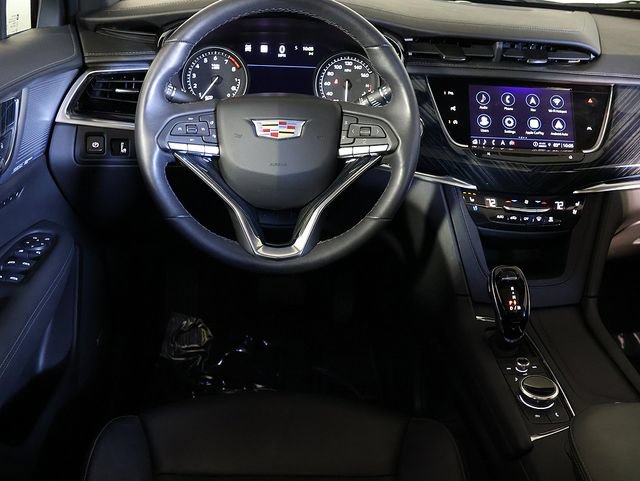 Used 2024 Cadillac XT6 Premium Luxury w/ Technology Package AWD/4WD image 3