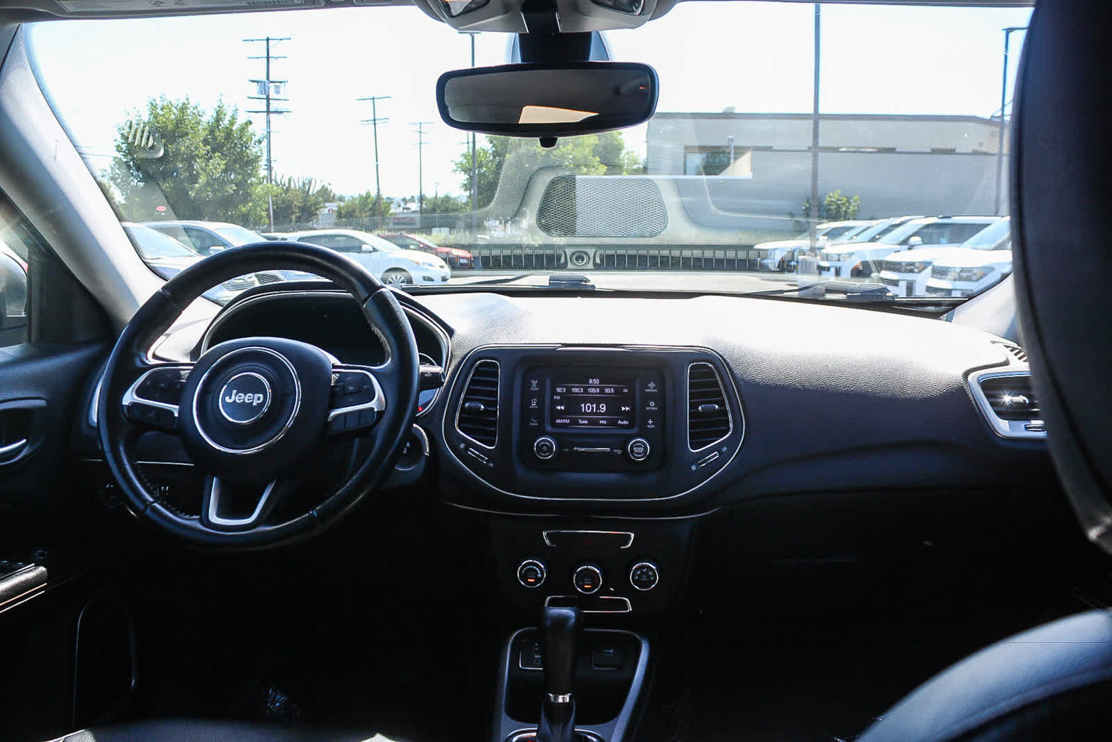 Used 2017 Jeep Compass Latitude FWD image 16