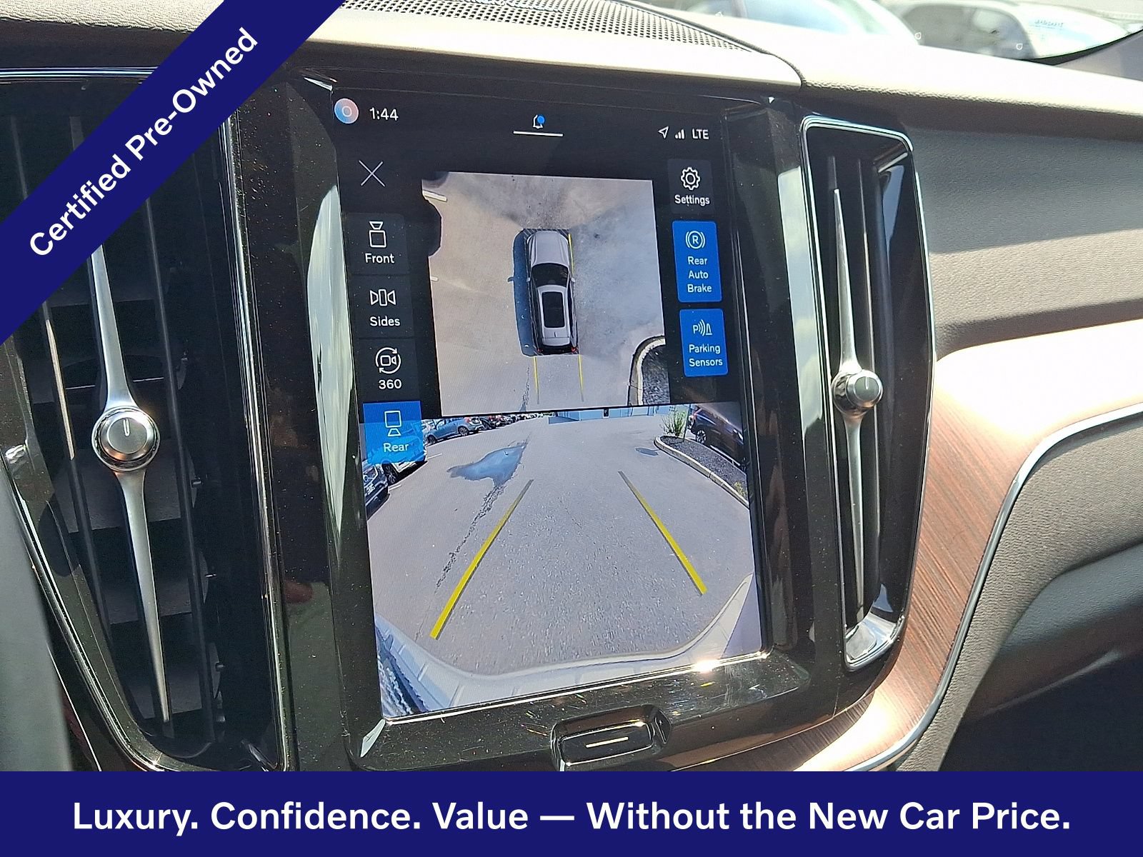 Certified 2024 Volvo XC60 B5 Plus w/ Protection Package Premier AWD/4WD image 19