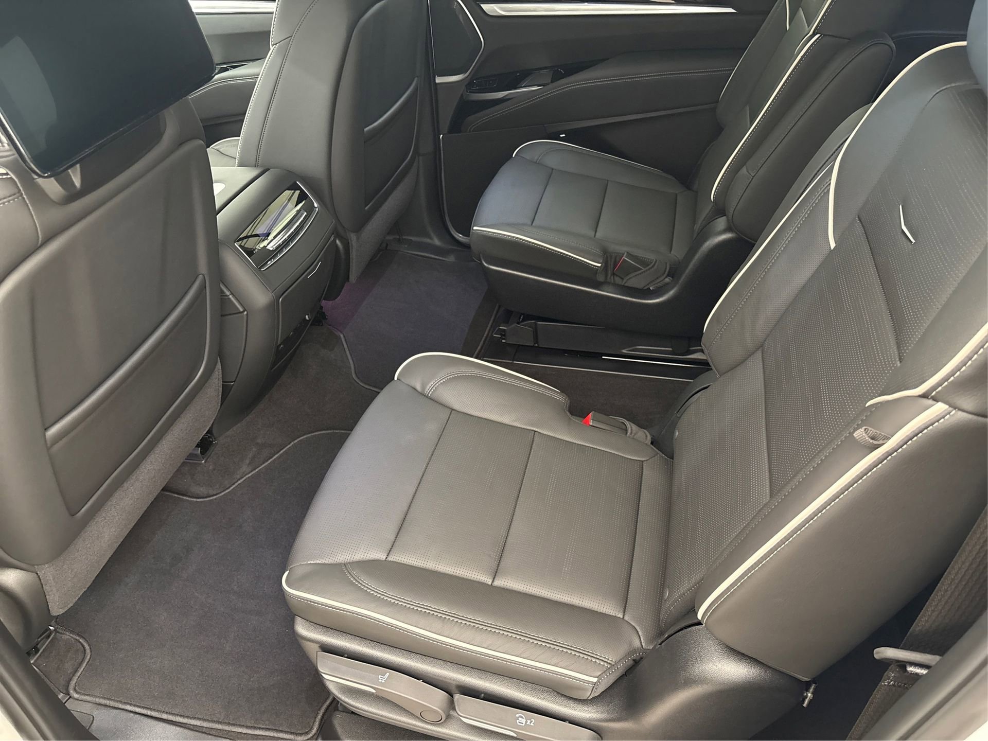 New 2025 Cadillac Escalade ESV Sport w/ Touring Package image 10