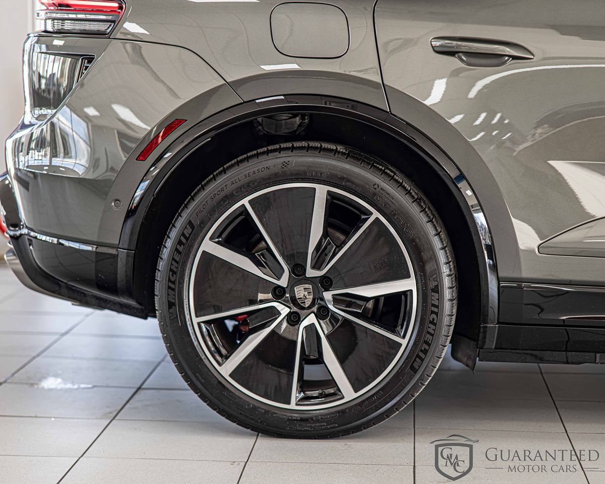 Used 2025 Porsche Macan Turbo Electric AWD/4WD image 11