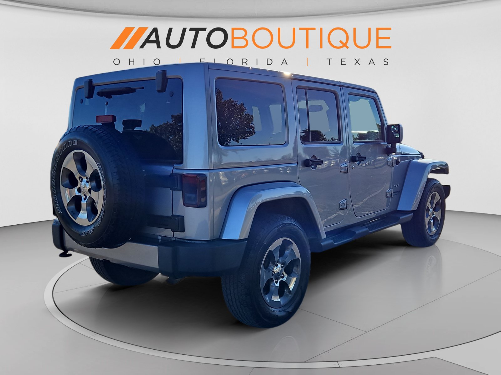 Used 2018 Jeep Wrangler Unlimited Sahara AWD/4WD image 5